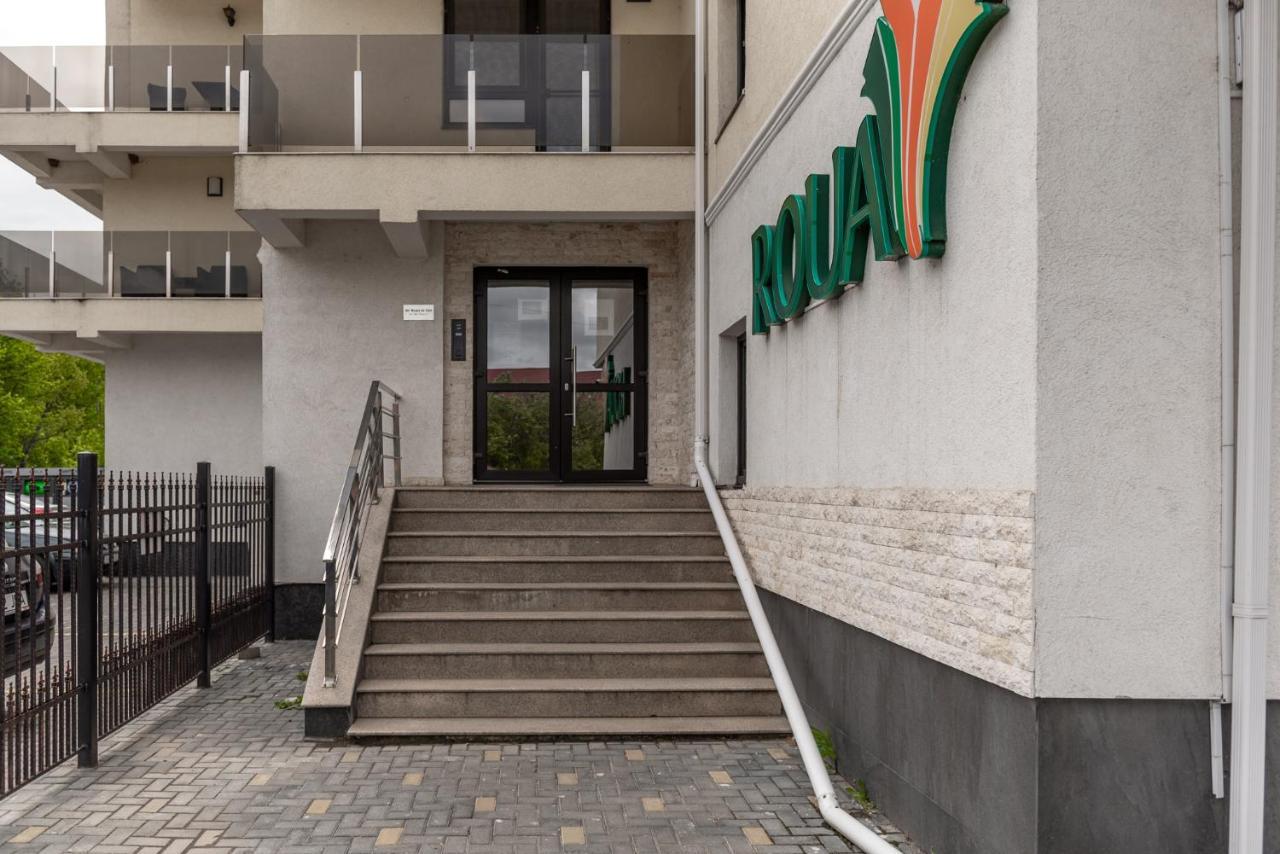 Dreamgarden Airport Apartment & Secure Parking & Airport Shuttle Яш Екстериор снимка